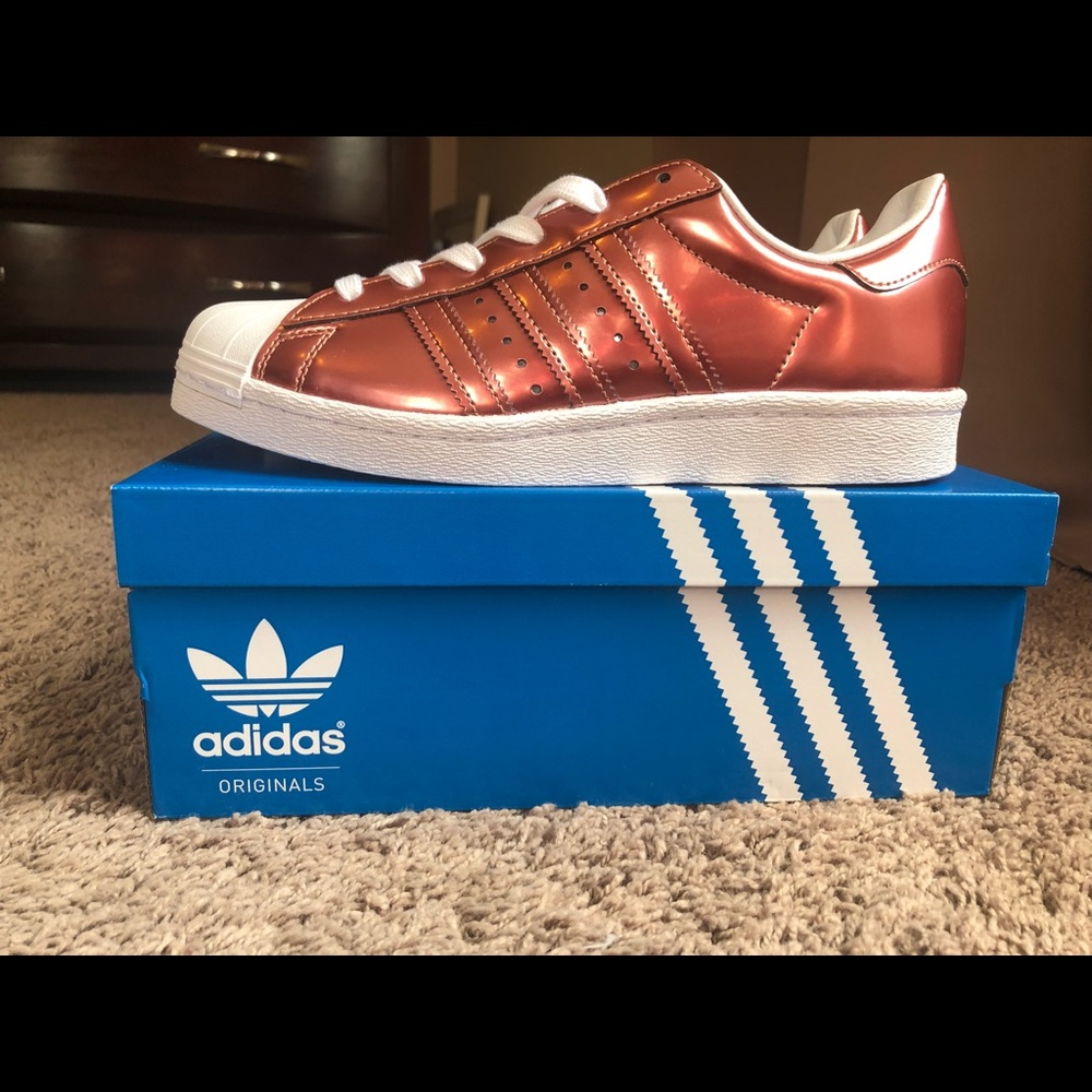 ✨ MAKE AN OFFER! Superstars-metallic copper.✨